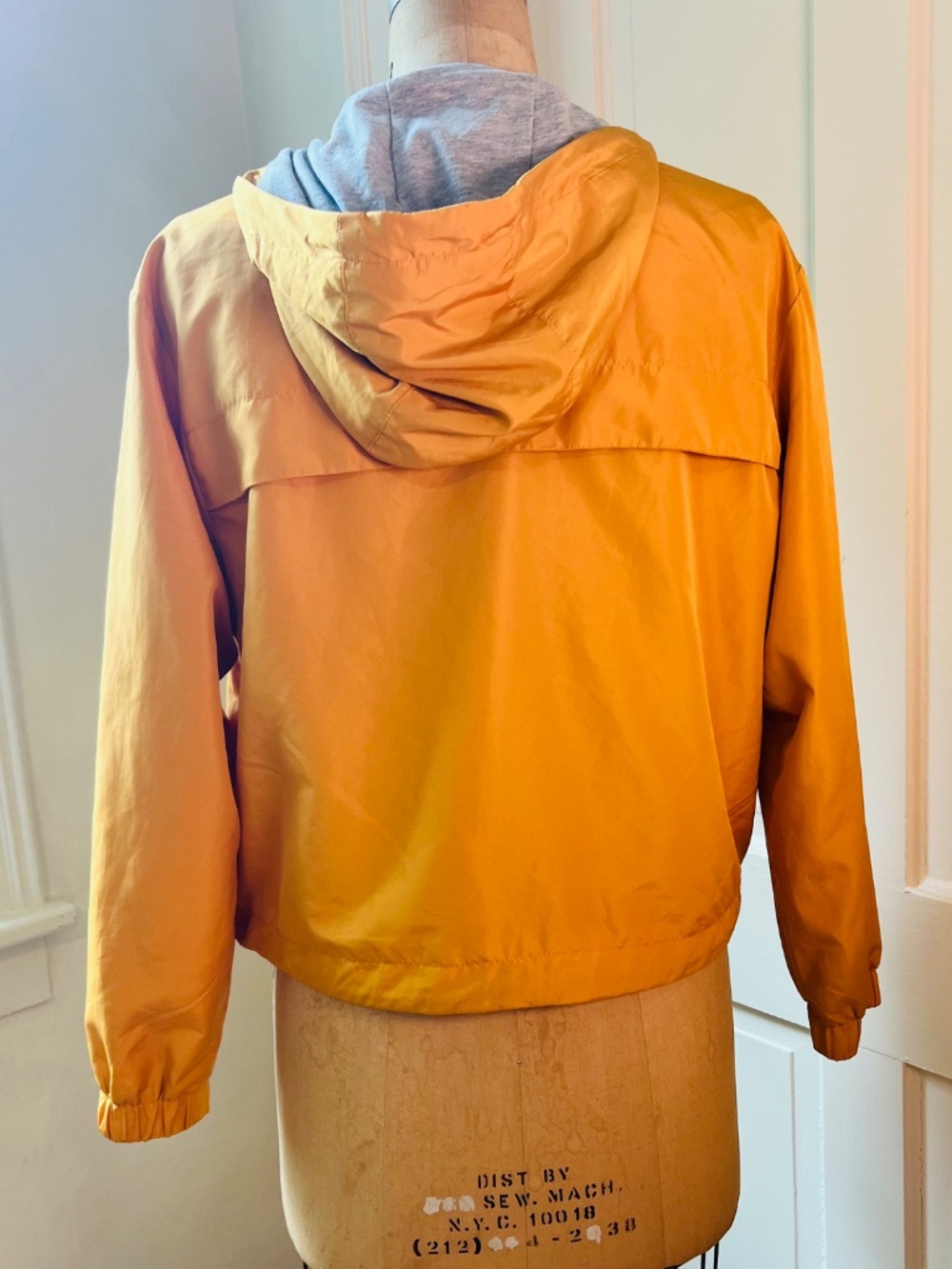 Windbreaker - Picture 4 of 9